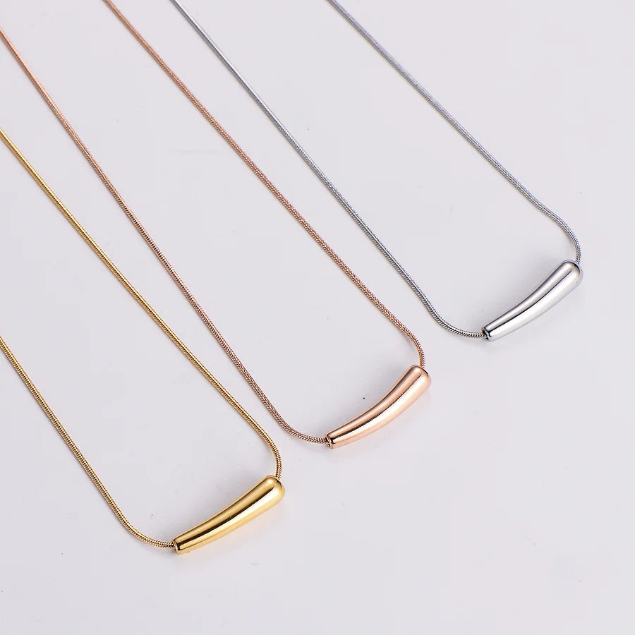 Elegant Curve Necklace image 0