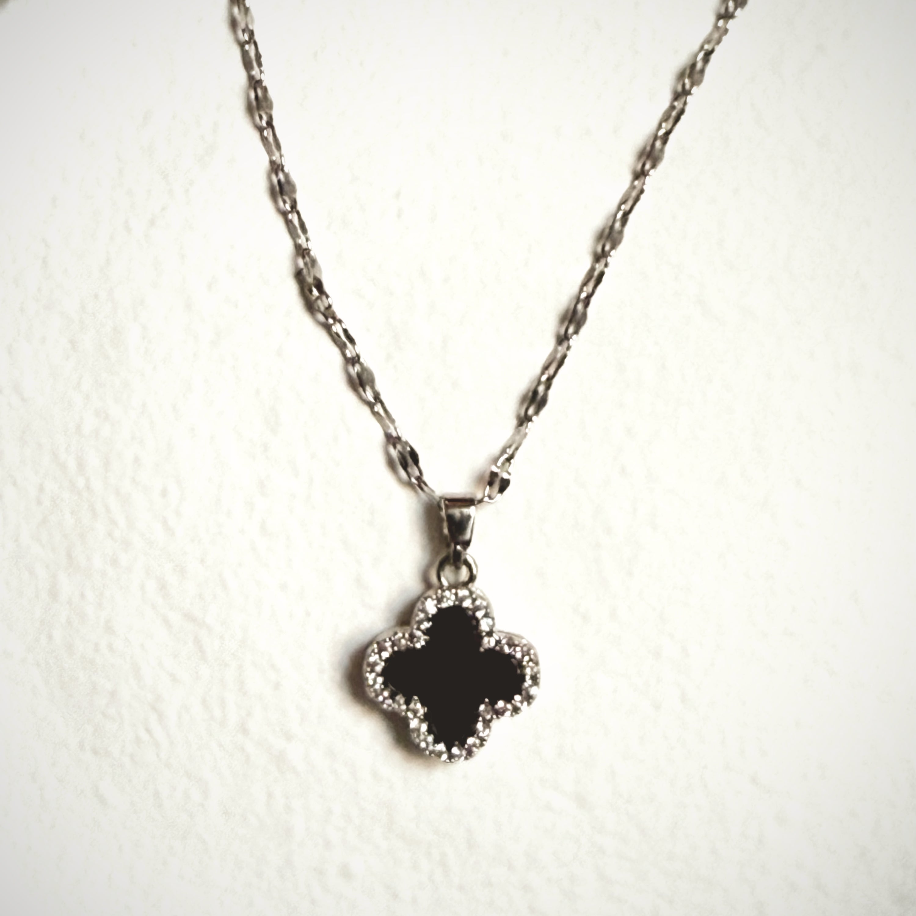Amulet Black image 1