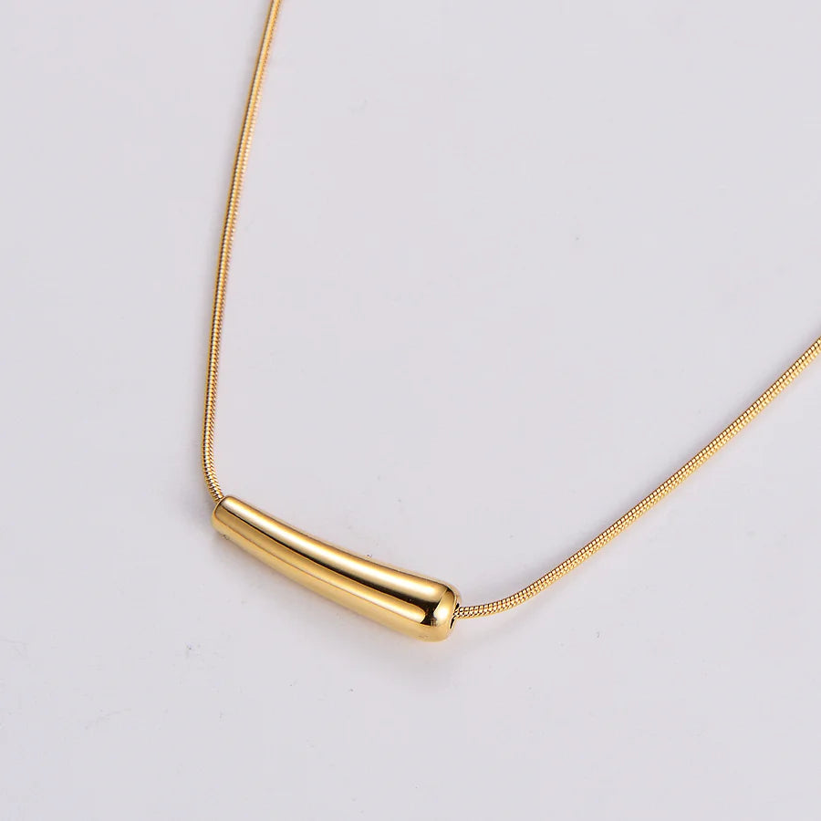 Elegant Curve Necklace image 3